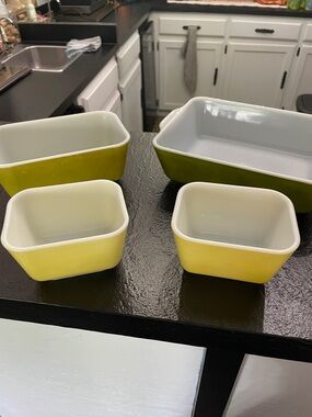 Pyrex Verde Frigie Set- No Lids Vintage Yellow Glass Baking/Storage Dish Set